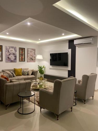 Luxury 2 bedrooms Labone Loft suites in ลาโบเน