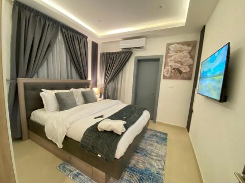 Luxury 2 bedrooms Labone Loft suites in ลาโบเน