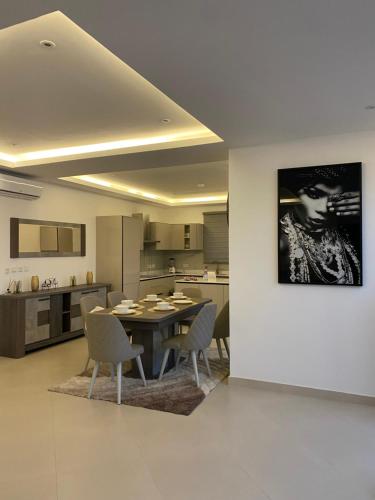 Luxury 2 bedrooms Labone Loft suites in ลาโบเน