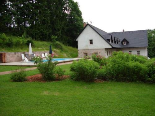 Dārzs, Apartment in Bohemian with Shared Pool in Vidochov