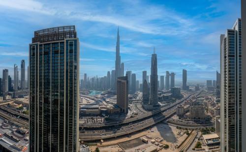 Skyline Serenity Holiday Home I Chic 4 Bedroom Apartment I Burj Khalifa & Fountain Views I Direct Access to Dubai Mall I Free Gym Pool Parking and Wi-Fi - image 13