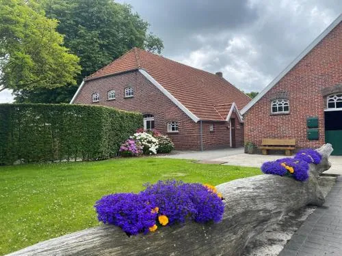 Reihenhaus in Strackholt mit beheiztem Pool in Strackholt, Deutschland