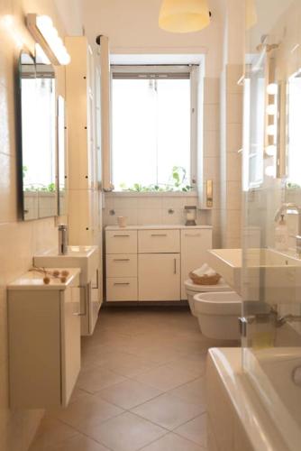 Tiziano apartment-a spacious home for you in Rome, Rzym (zdjęcie 10)
