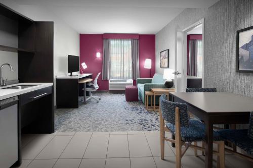 Home2 Suites by Hilton Greensboro Airport - image 2