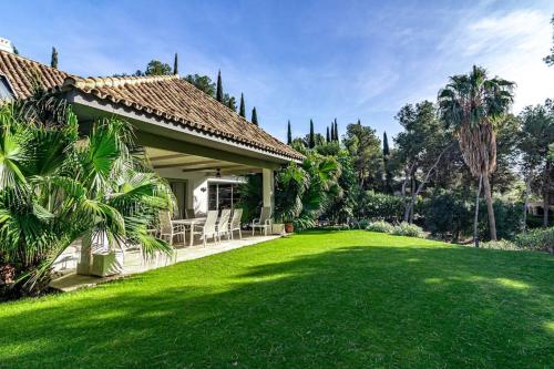 Villa Mercedes - Tap to explore photos