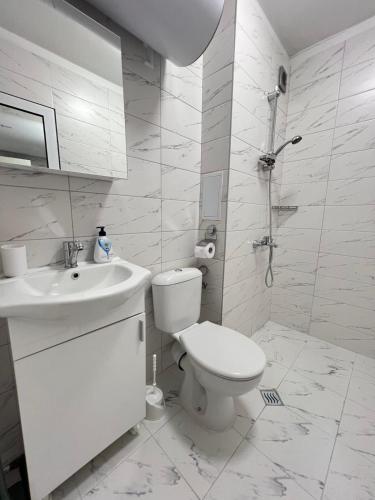 Santorini modern and cosy Apt near UNSS and NSA w WiFi, Sofia (photo 3)