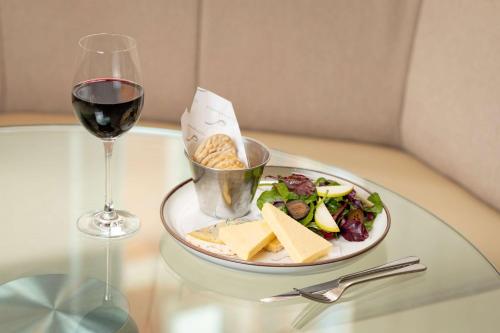 Radisson Blu Edwardian Vanderbilt Hotel London - image 2