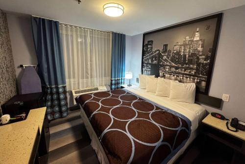 Super 8 by Wyndham Brooklyn Fulton Street Broadway Junction in Brooklyn, USA