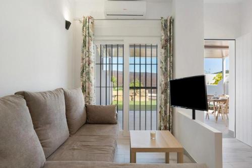 Two-Bedroom House image 4