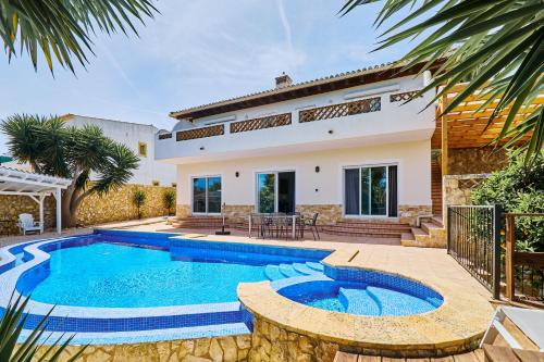 Lovely hugh villa close to beaches up to 10 sleeps gîte à louer Hortas do Tabual