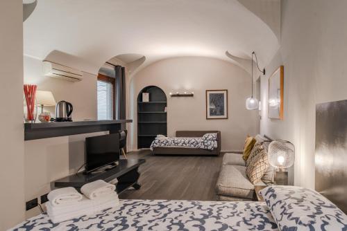 Familia Apartaments - 048 by HAPPYHOSTORINO