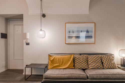 Familia Apartaments - 048 by HAPPYHOSTORINO, Turyn