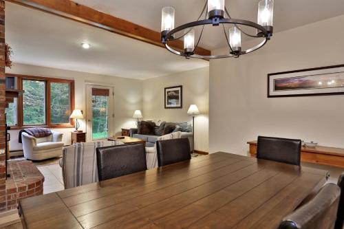93 Glazebrook Rd, Unit E2 - Ski Condo - Lift ticket deals, Close to Mountain! in Killington, USA