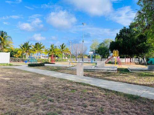 Near combate Beach, el Poblado boquerón and restaurants