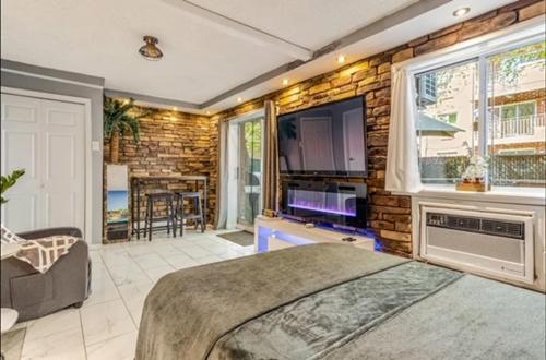 Best place to stay in Brooklyn, Great Fall Vacation Spot, Private vacation, fireplace, backyard in Brooklyn, USA