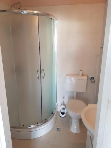 Apartments Zlatko Slobodan - by sea - image 7