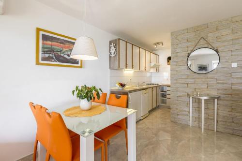 Apartments Matea - 20m from sea - image 29