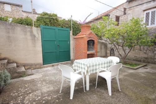 Apartments Tenara - close to sea - image 10