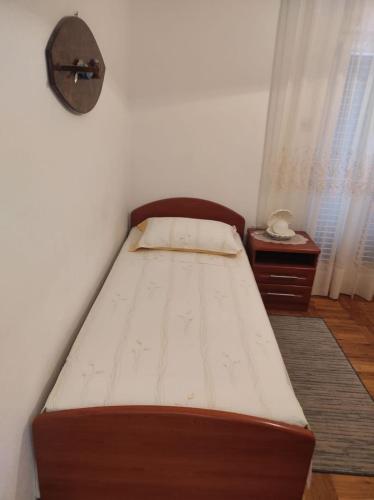 Apartments Tenara - close to sea - image 9