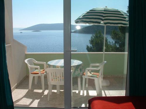 Apartments Tonka - 10m from beach - image 9