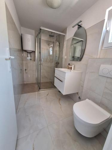 Apartment Graci - 20 m from beach - image 14