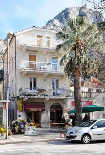Apartments Toma-200m from beach Omiš