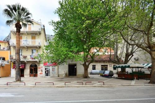 Apartments Toma-200m from beach - image 14