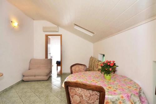 Apartments Toma-200m from beach - image 8