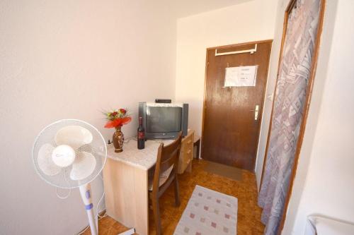 Double Room - First Floor image 2
