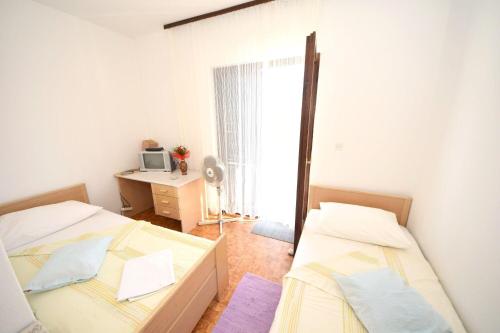 Double Room with Sea View image 5