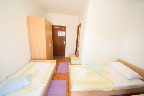 Double Room with Sea View image 2