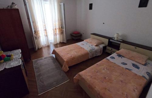 Apartment Mili - 50m from beach - image 10