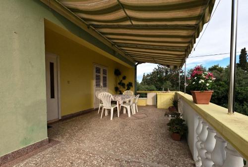 Apartment Mili - 50m from beach - image 12