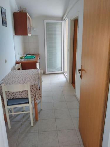 Apartment Davor - parking - image 5