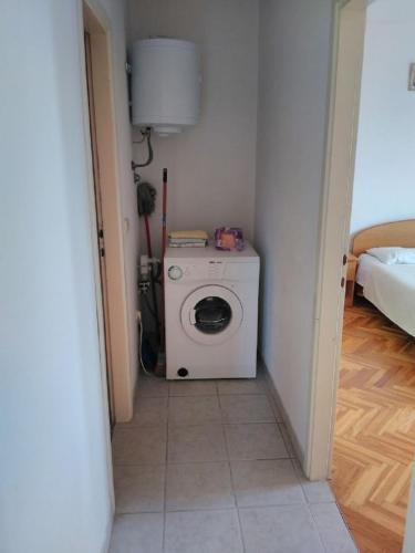 Apartment Davor - parking - main image