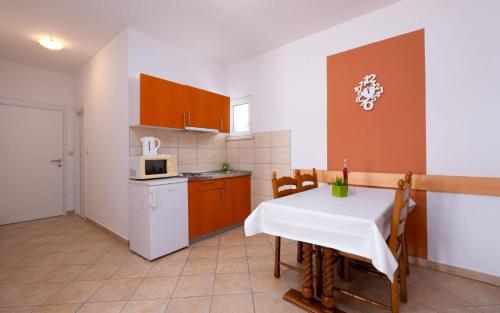 Studio with Terrace image 2