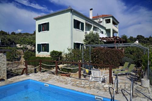 Apartment Toni - with pool and view - image 5
