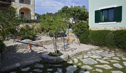 Apartment Toni - with pool and view - image 13