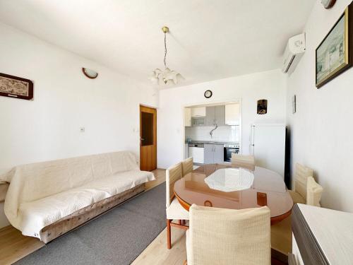 Apartments Mihaela - sea view - image 4