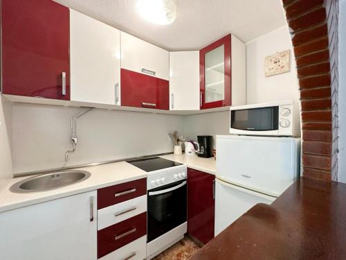 Apartments Mihaela - sea view - image 11