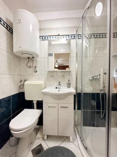 Apartments Mihaela - sea view - image 3