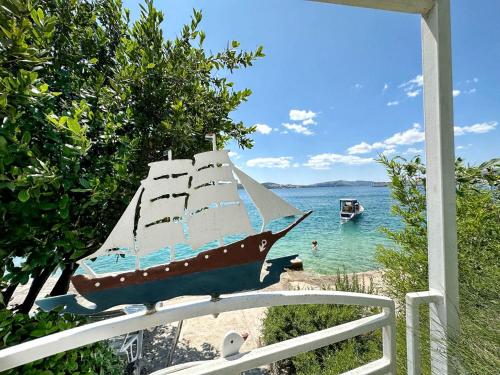 Apartments Mihaela - sea view - image 2