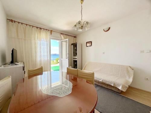 Apartments Mihaela - sea view - image 5
