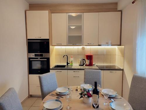 2 bedrooms, 3 beds
