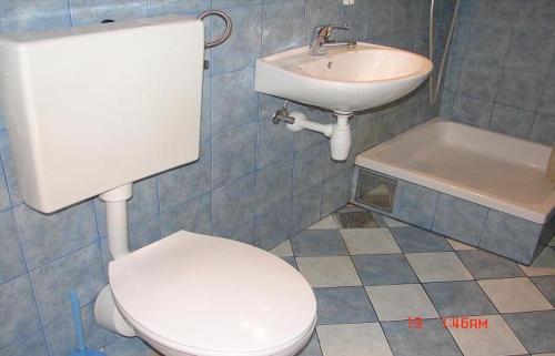 One-Bedroom Apartment image 1