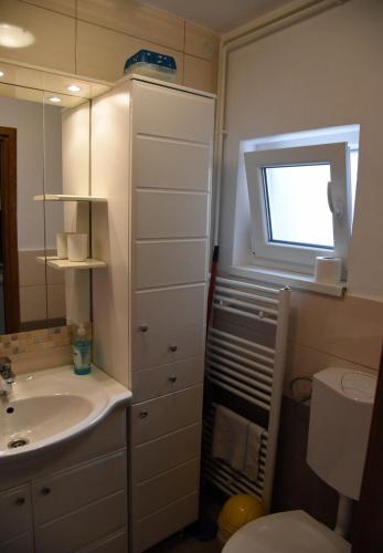 One-Bedroom Apartment image 2
