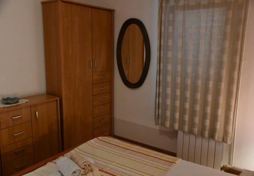 One-Bedroom Apartment image 4