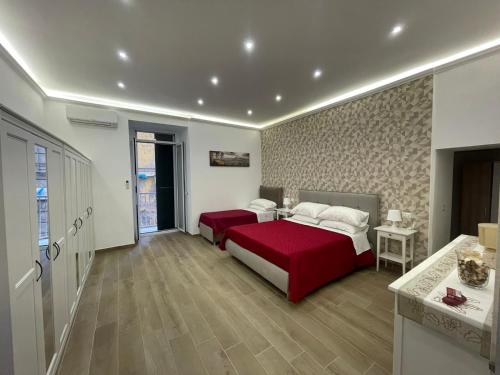 Spaccanapoli 41, Naples