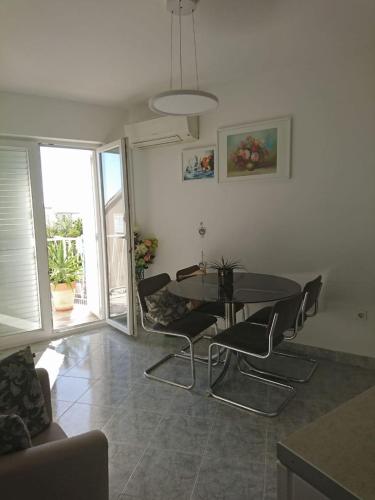 One-Bedroom Apartment image 10