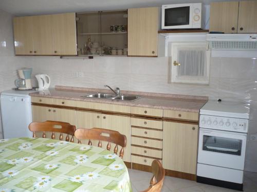 Apartments Neva - 150m from sea - image 4